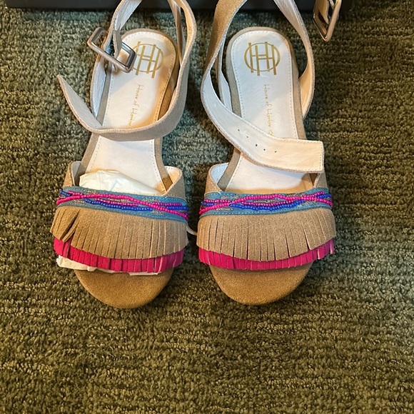 House of Harlow 1960 Tan and Pink Sandals with Multi-Textured Straps - Picture 2 of 4